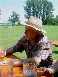 Karl beim Bier.